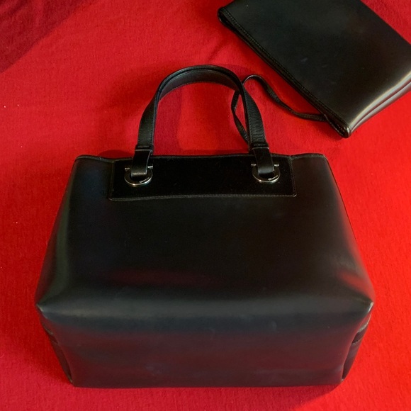 Salvatore Ferragamo Black Leather and PVC Jelly Tote Bag with Pouch - Picture 15 of 16